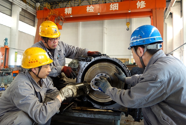 充分发挥人力技术资源优势,进一步优化检修工艺,全面做好秋季设备安全