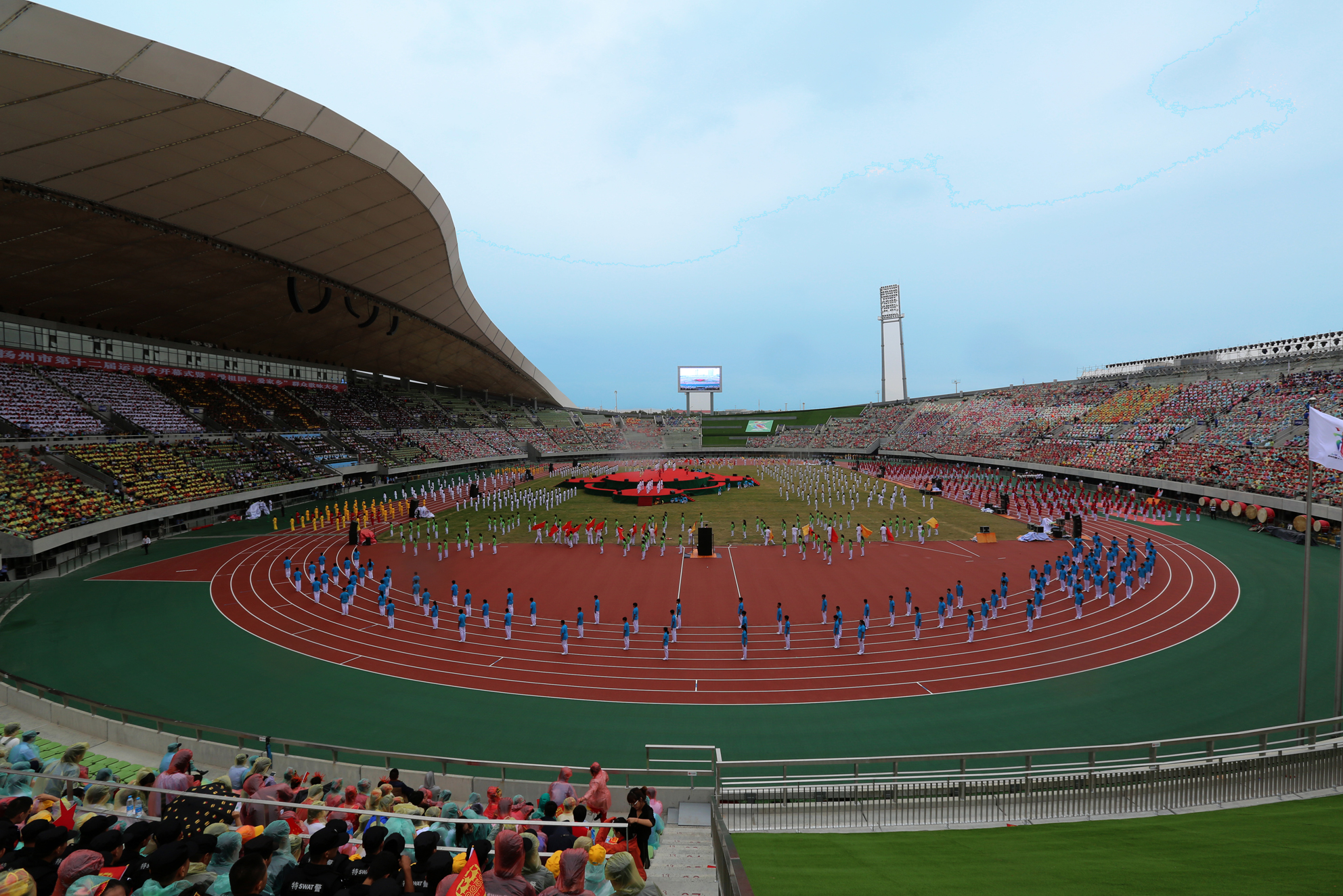 上海宝冶集团承建的扬州体育公园体育场正式启用