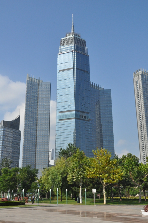 中国二十二冶集团烟台第一高楼钢构工程完工