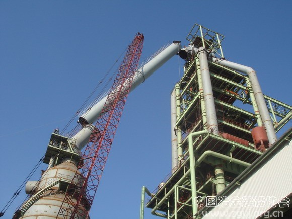 山东富伦钢厂1280 m3高炉下降管成功对接